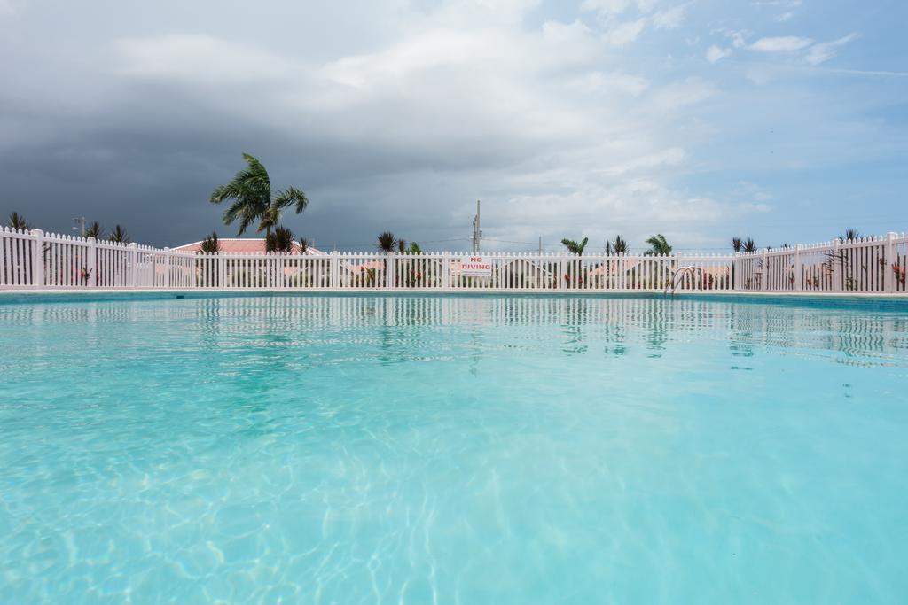 Royal Villa, Caymanas Country Club Spanish Town 外观 照片